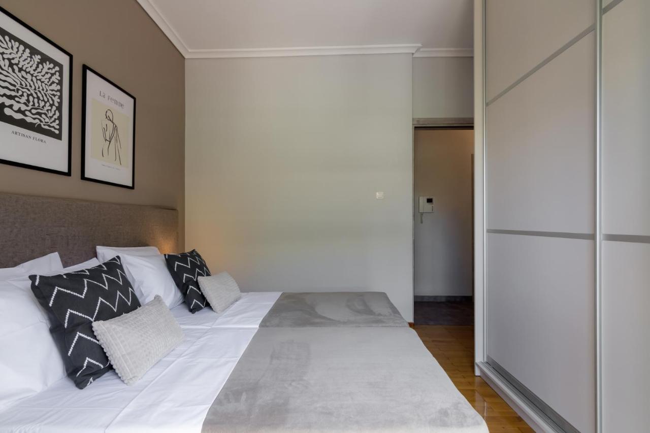 Spacious 2 Bedroom Apartment In Koukaki Athena Bagian luar foto